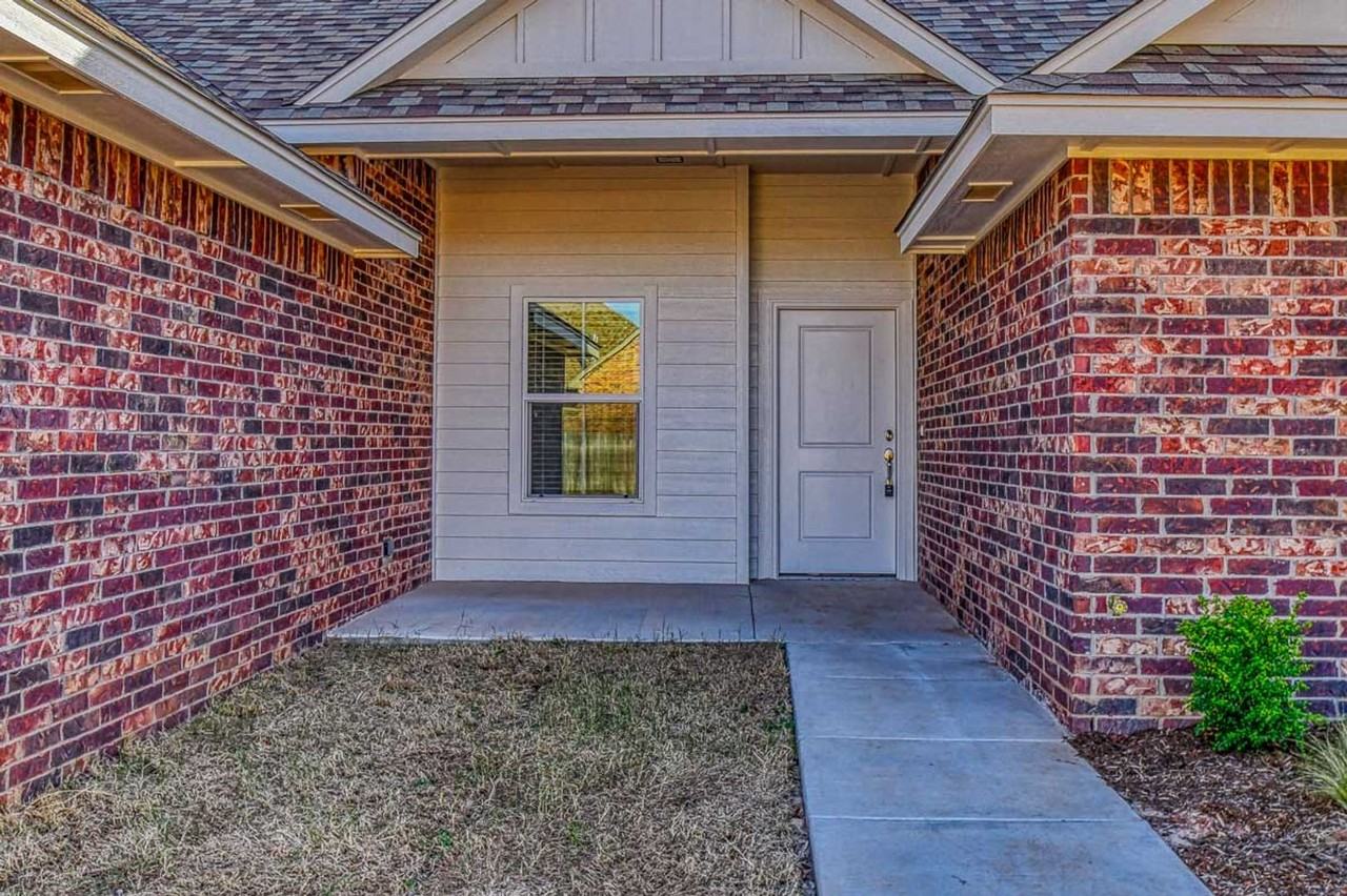 3112 Pebble Pond Dr - Photo 3 of 50