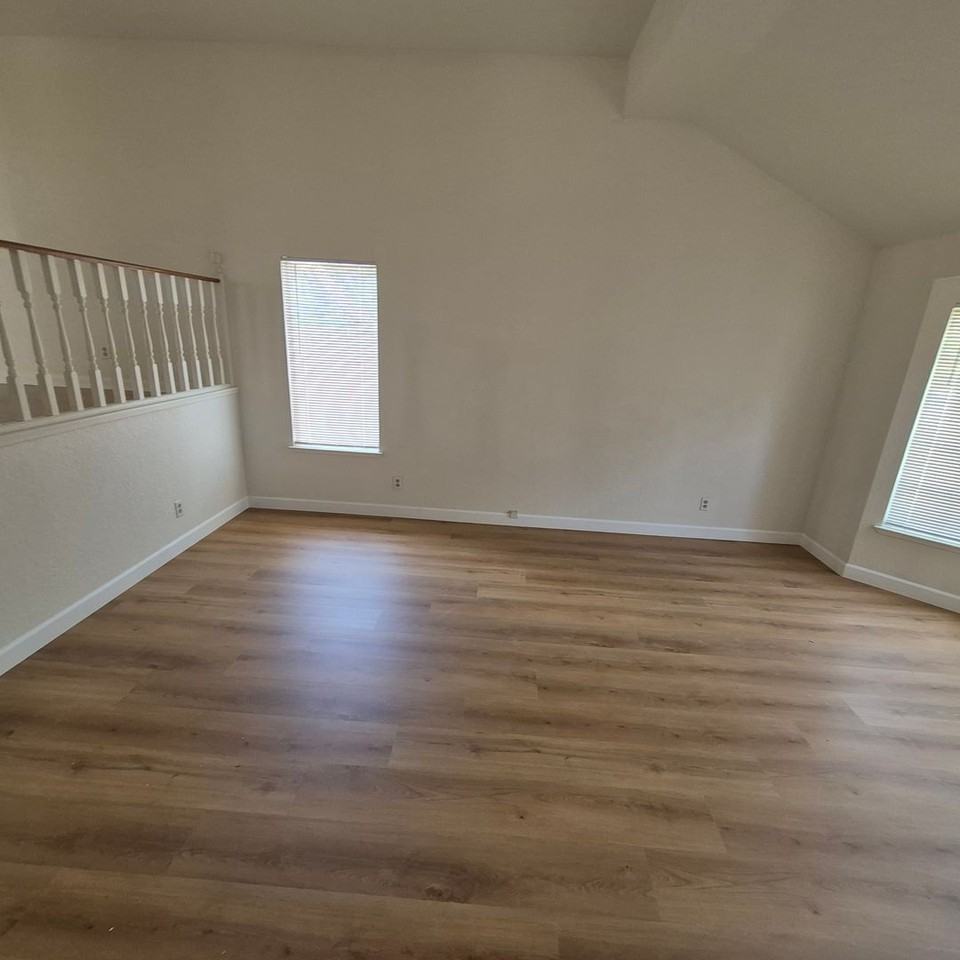 2301 Aldridge Ln - Photo 4 of 26