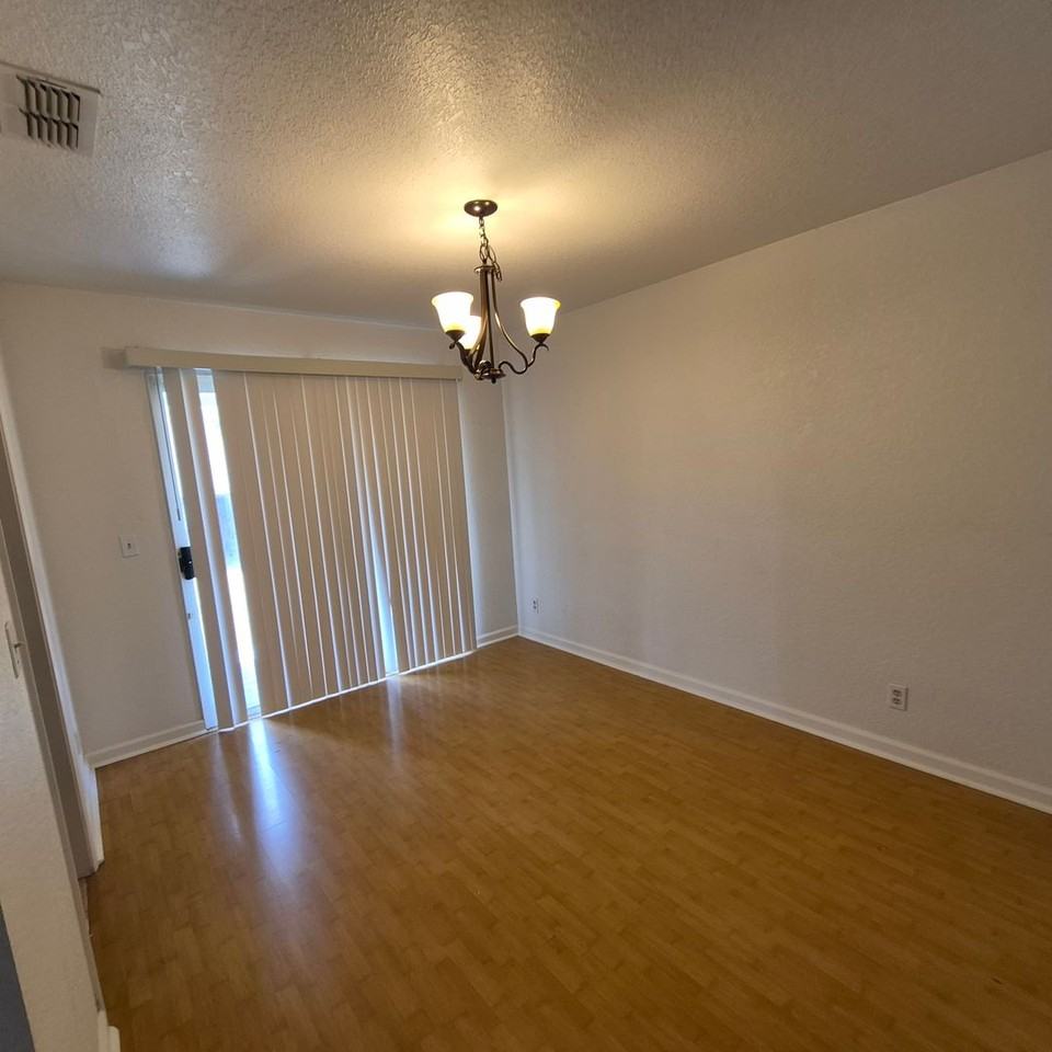 2301 Aldridge Ln - Photo 6 of 26