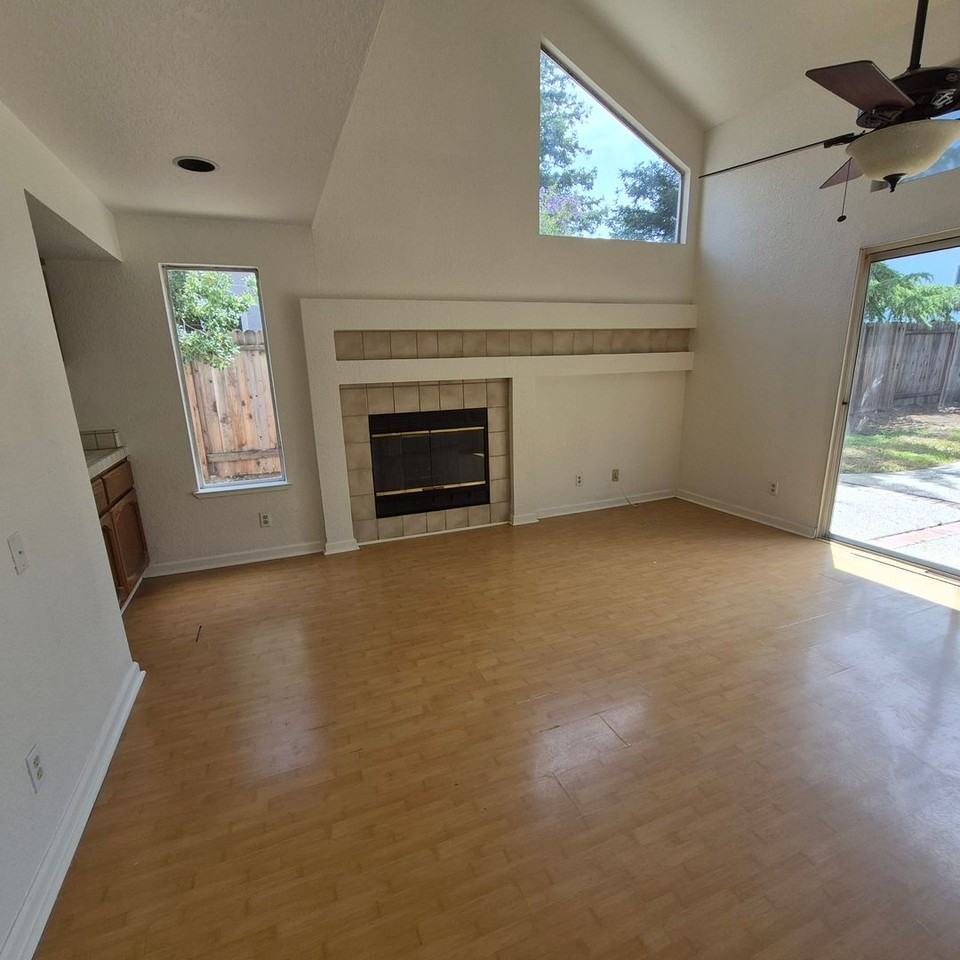 2301 Aldridge Ln - Photo 7 of 26