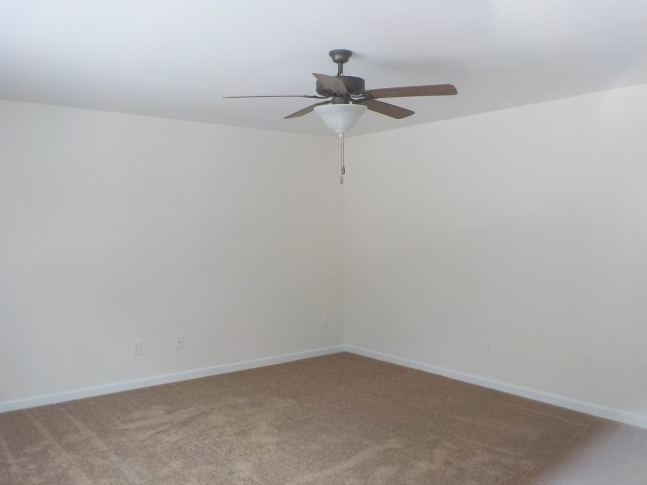 1553 13th St Se - Photo 2 of 6