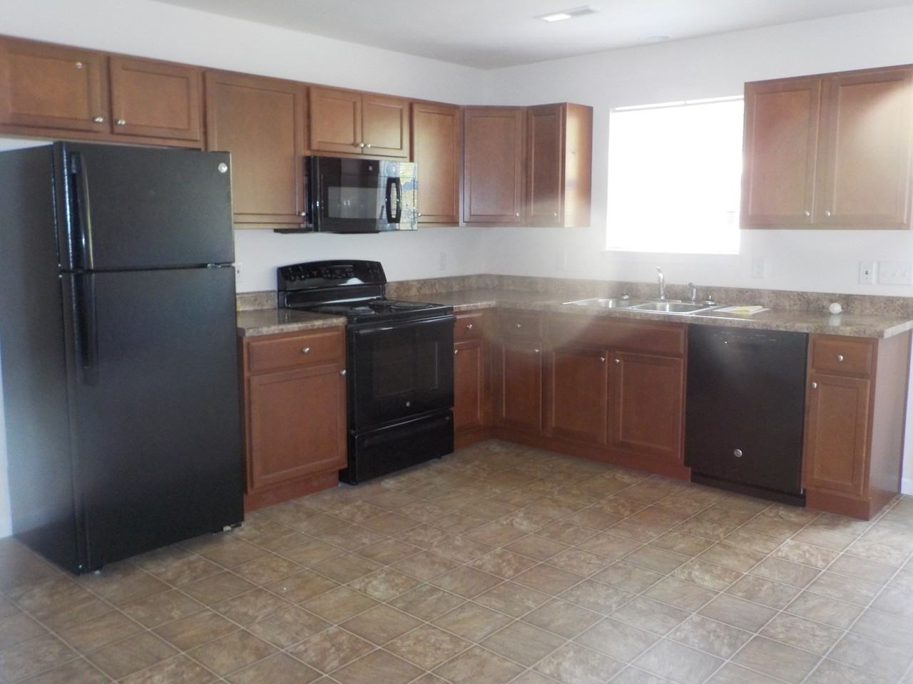 1553 13th St Se - Photo 3 of 6