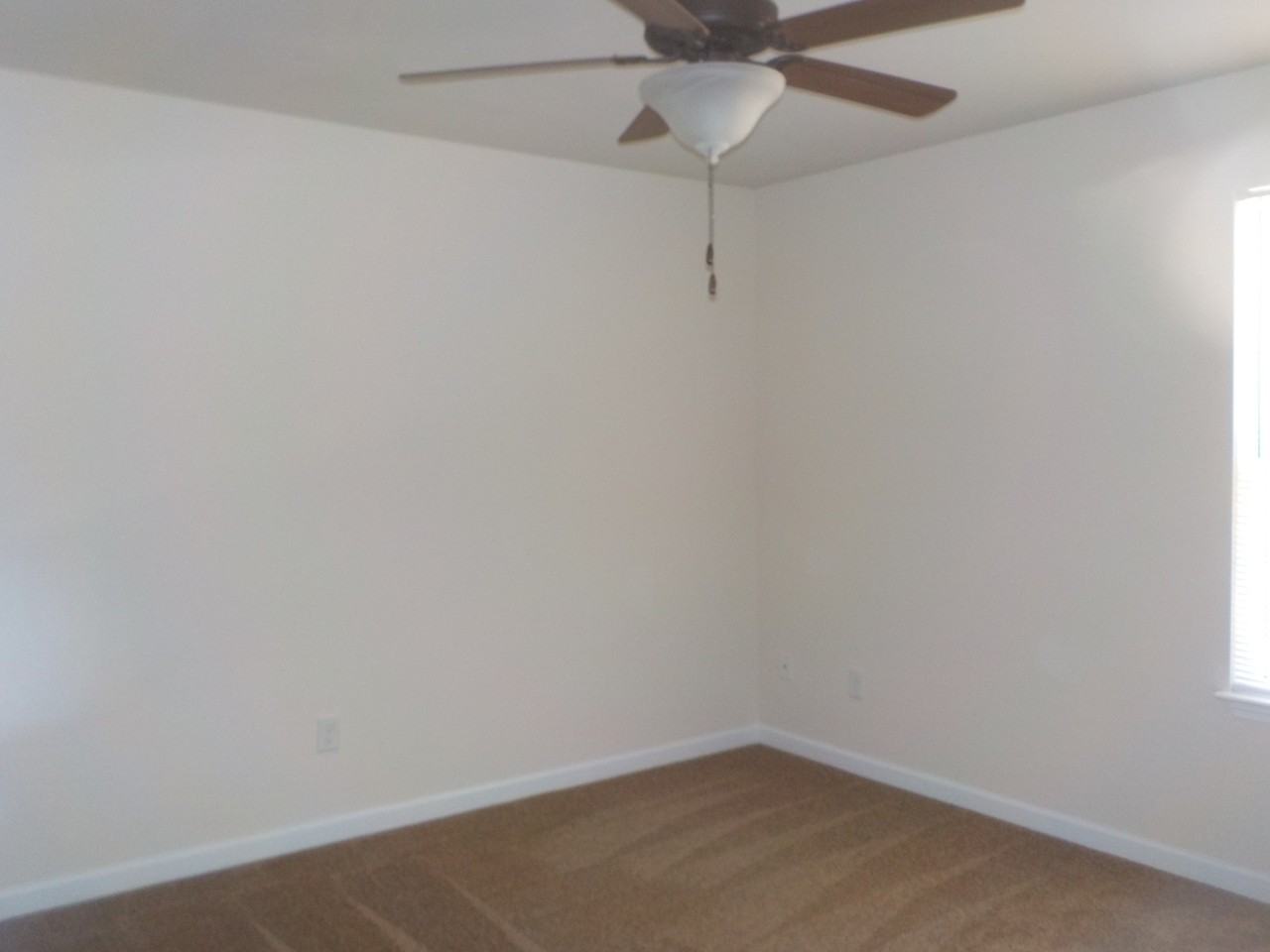1553 13th St Se - Photo 4 of 6