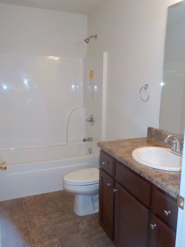 1553 13th St Se - Photo 5 of 6