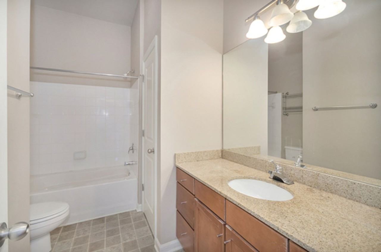 715 Walker Sq - Photo 4 of 9