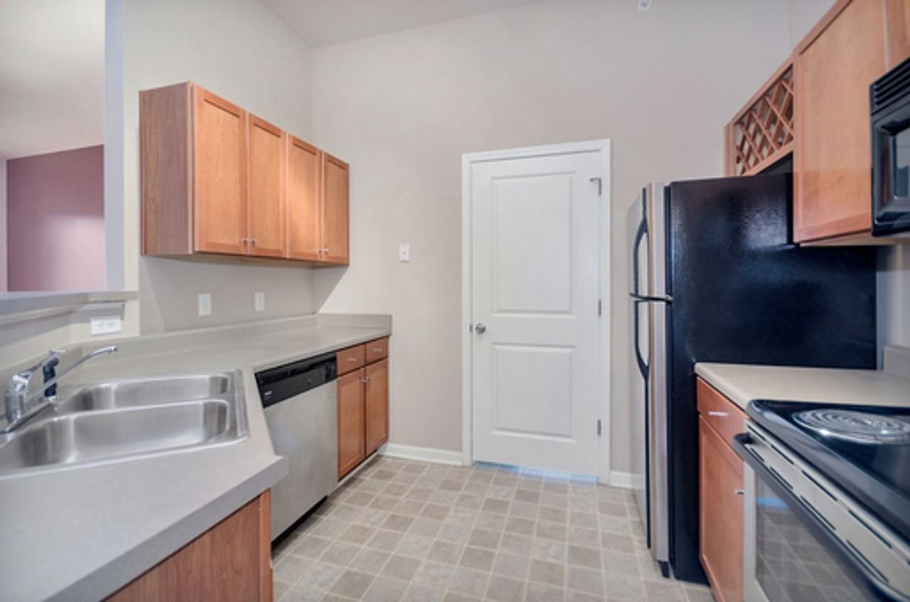 715 Walker Sq - Photo 6 of 9