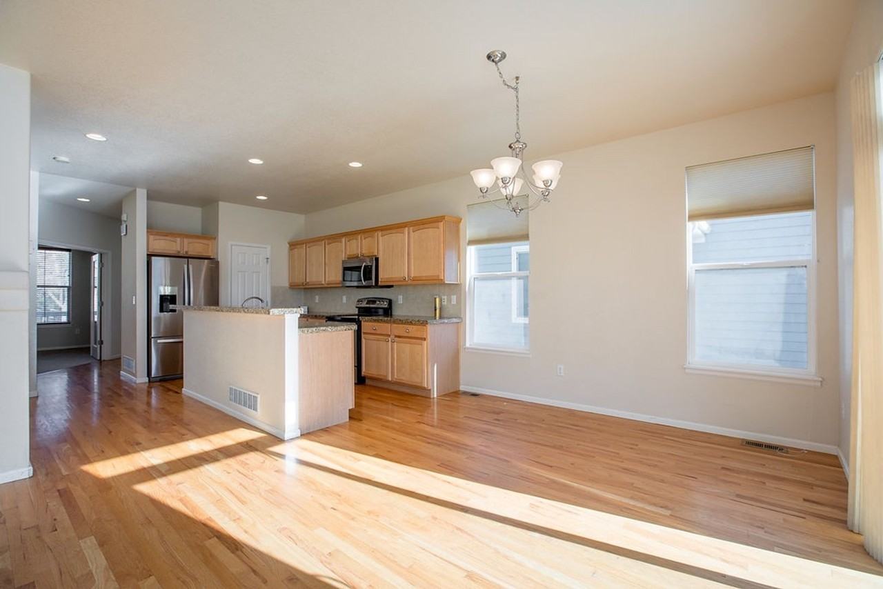3827 Eclipse Ln - Photo 5 of 42