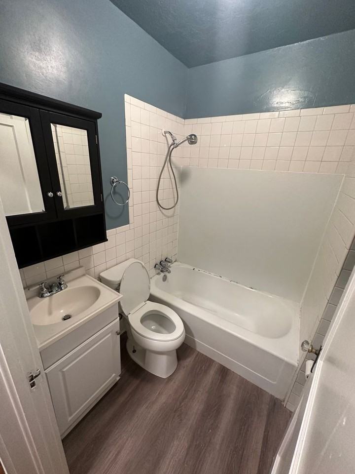 718 N Bronough St - Photo 7 of 11
