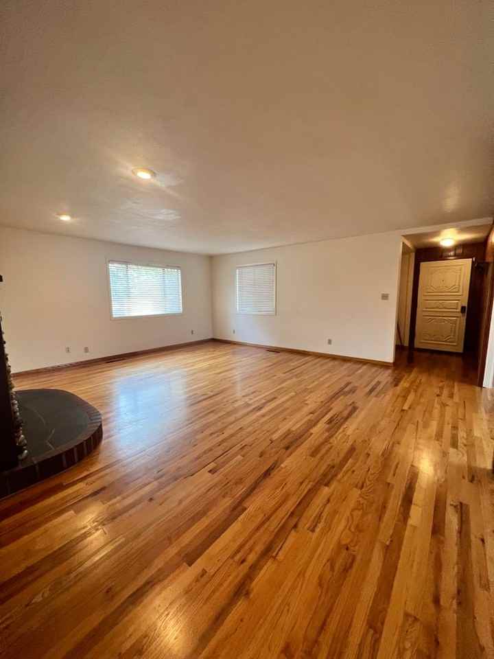 741 2nd Ave - Photo 4 of 26