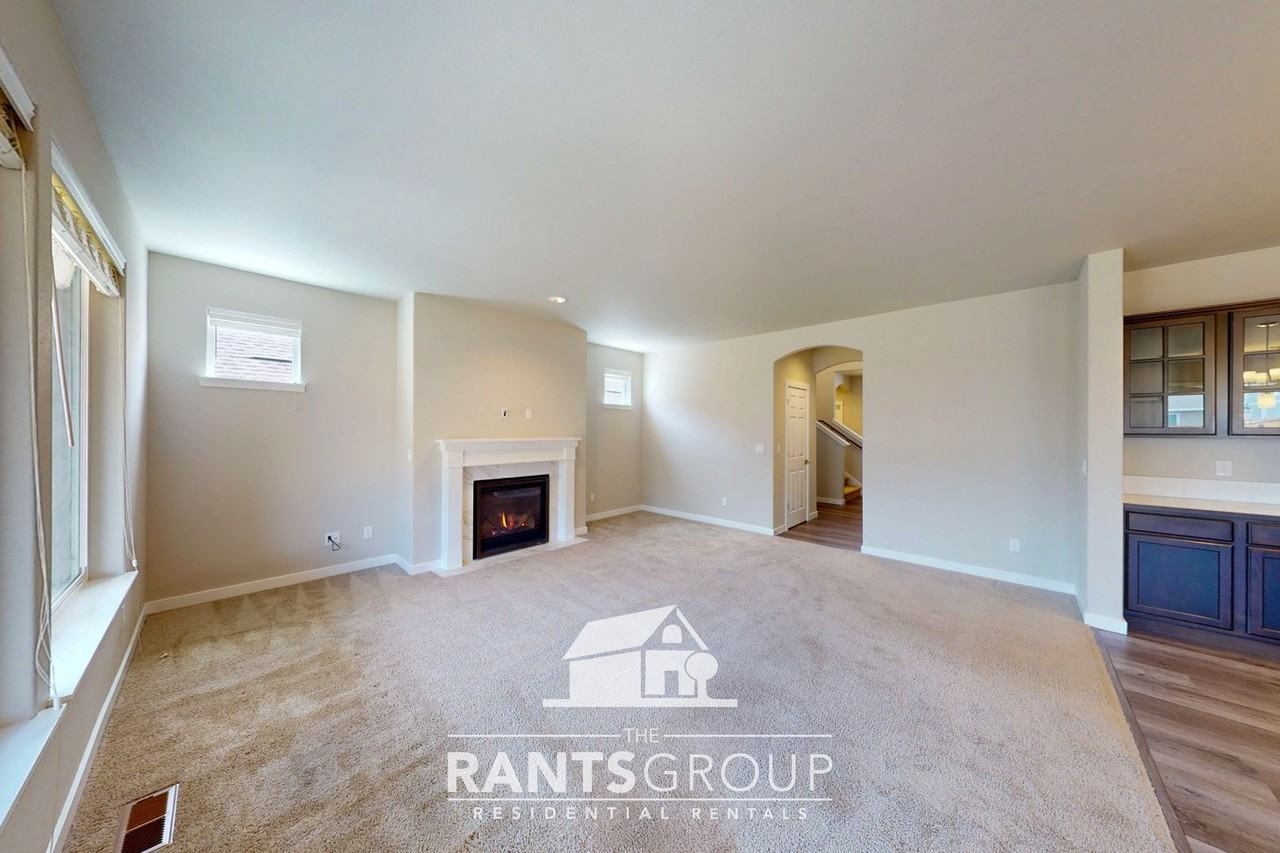 644 Natalee Jo St Se - Photo 6 of 26