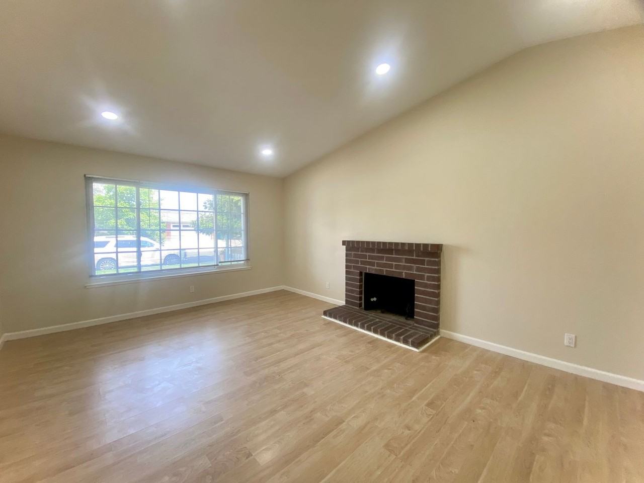 5064 Anaheim Loop - Photo 3 of 26