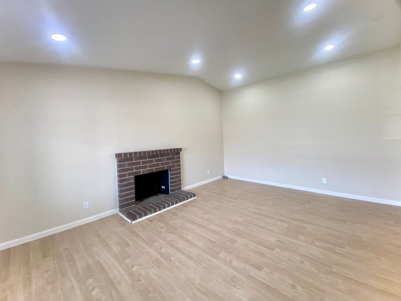 5064 Anaheim Loop - Photo 4 of 26