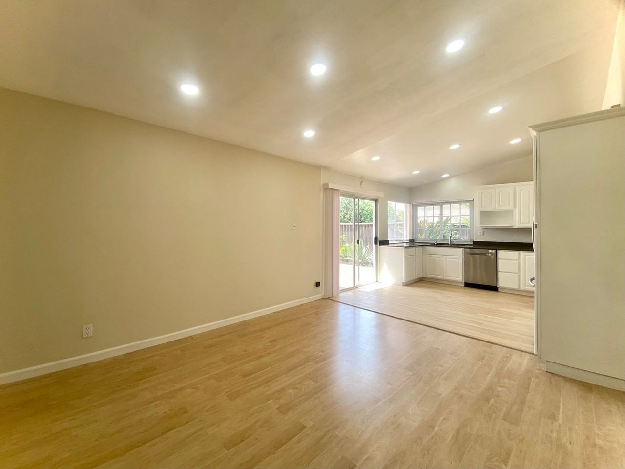 5064 Anaheim Loop - Photo 5 of 26