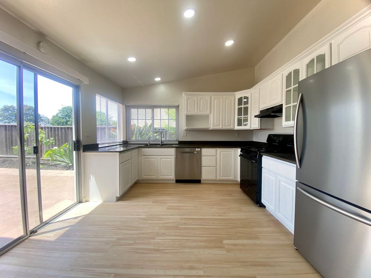 5064 Anaheim Loop - Photo 7 of 26