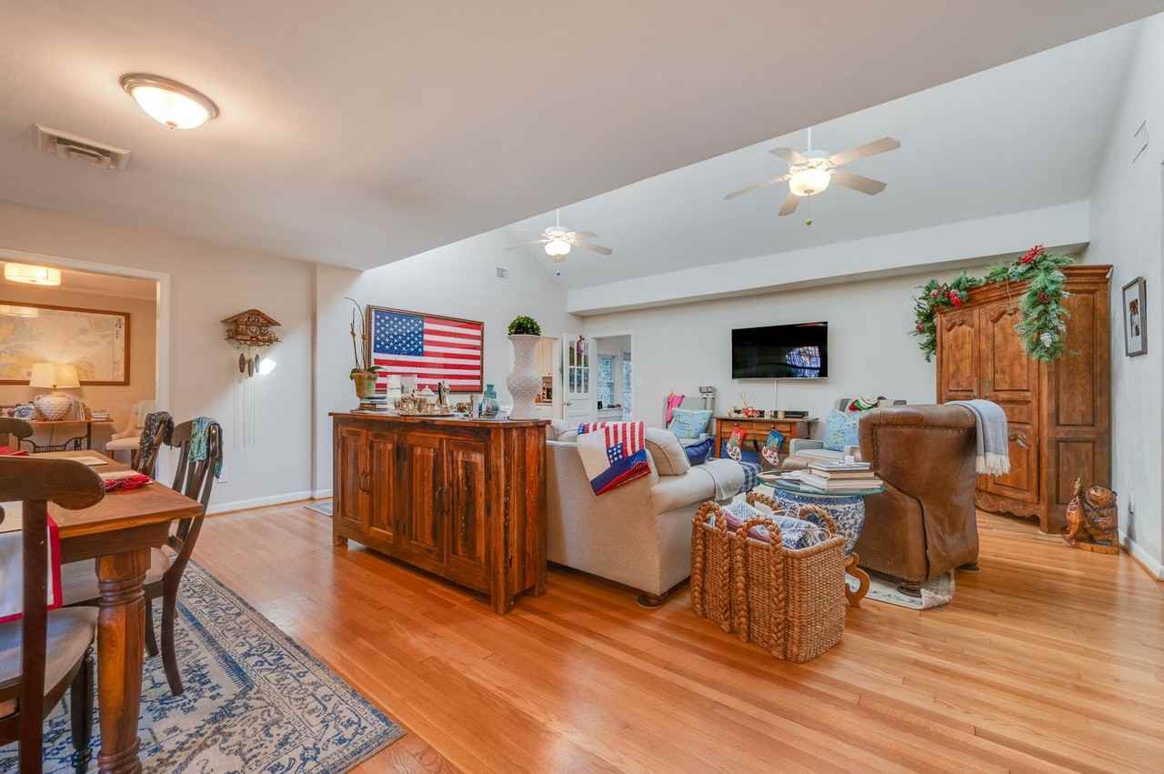 1612 Whitethorne Rd - Photo 3 of 26
