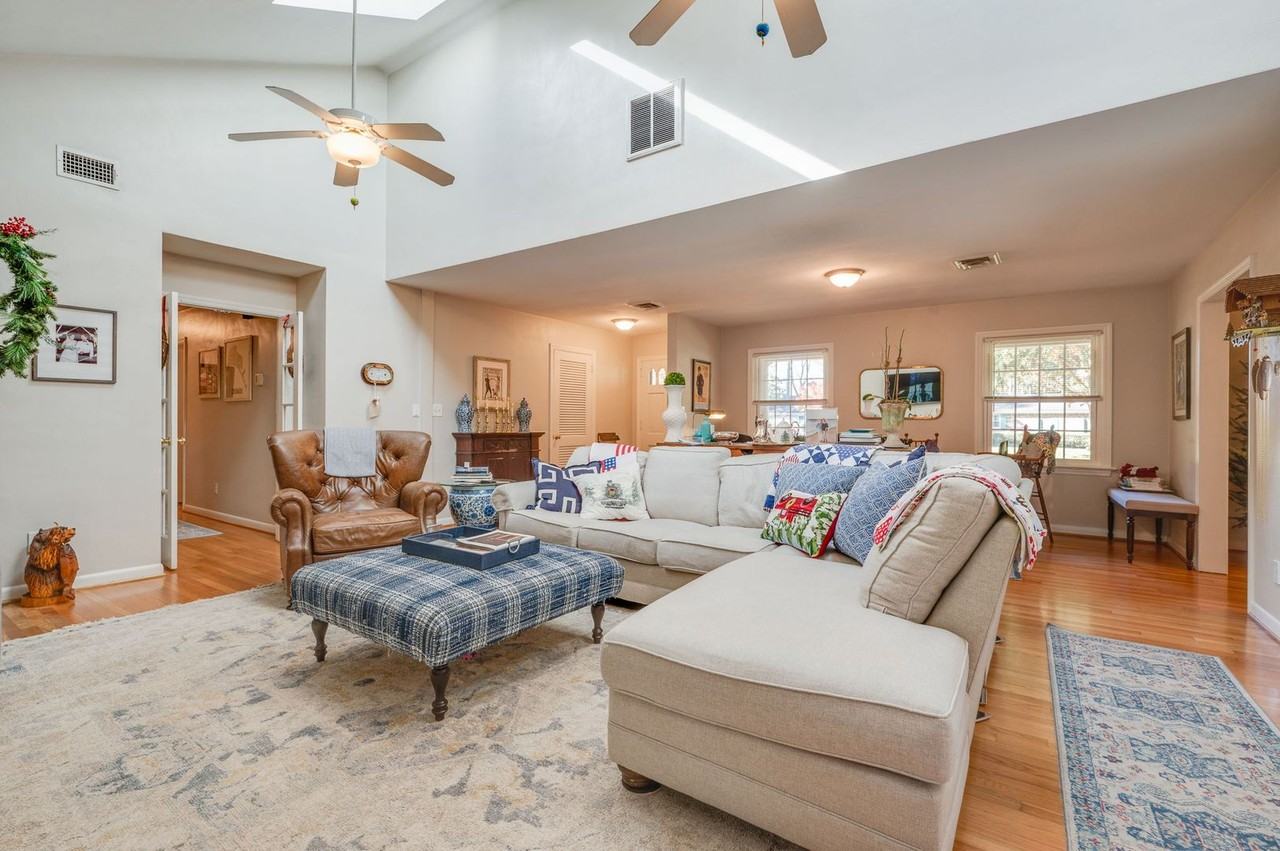 1612 Whitethorne Rd - Photo 6 of 26