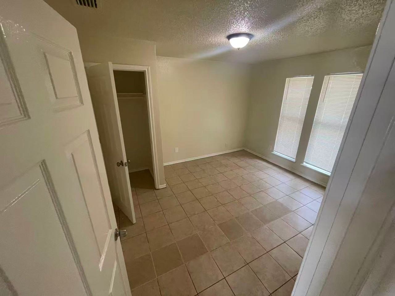 4520 Louisville Dr - Photo 7 of 16