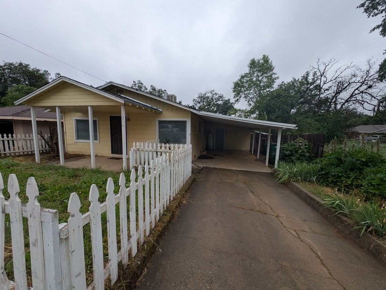 13710 Pit St - Photo 2 of 15