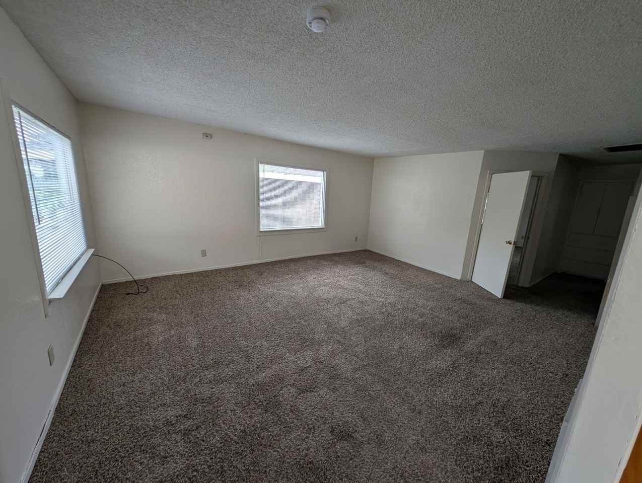 13710 Pit St - Photo 5 of 15