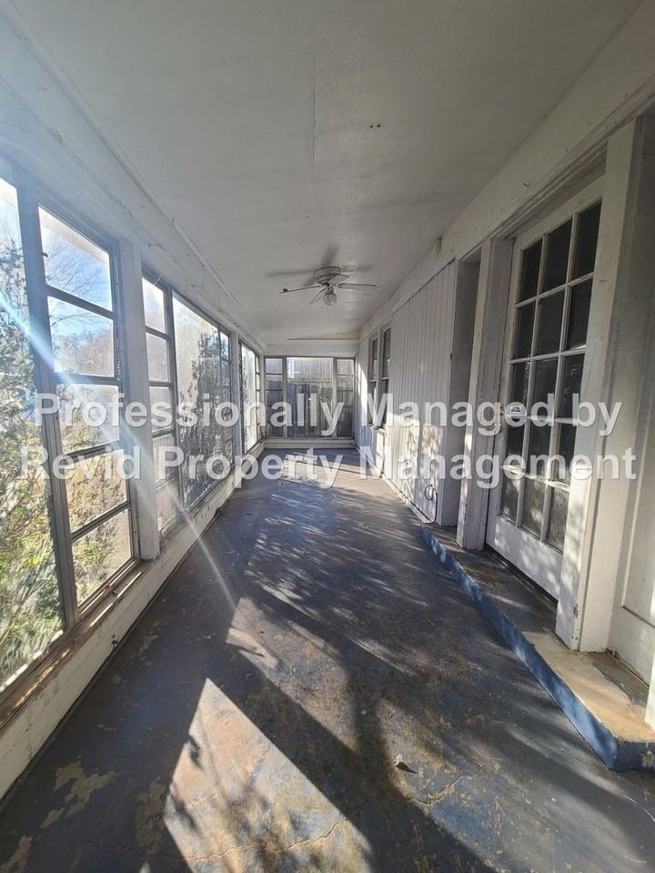 3712 Marion Ave - Photo 3 of 31