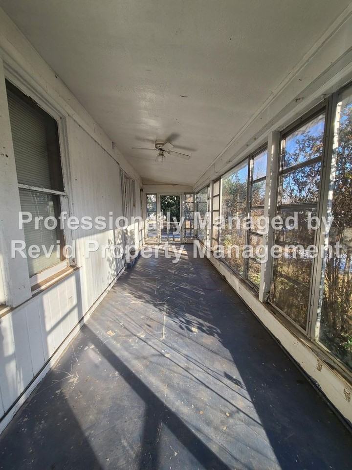 3712 Marion Ave - Photo 4 of 31