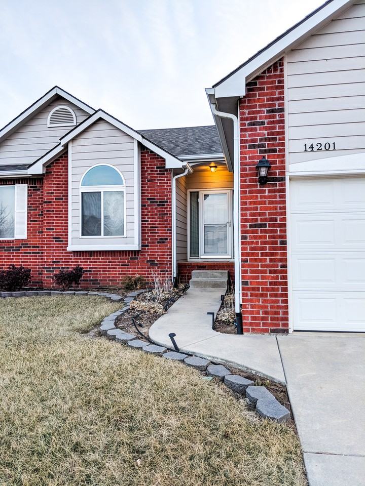 14201 E Twinlake Dr - Photo 3 of 14