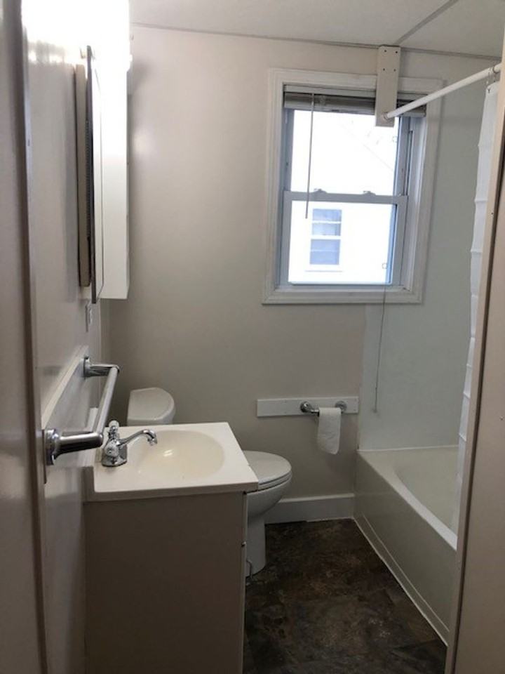 1819 Norwood St - Photo 5 of 11
