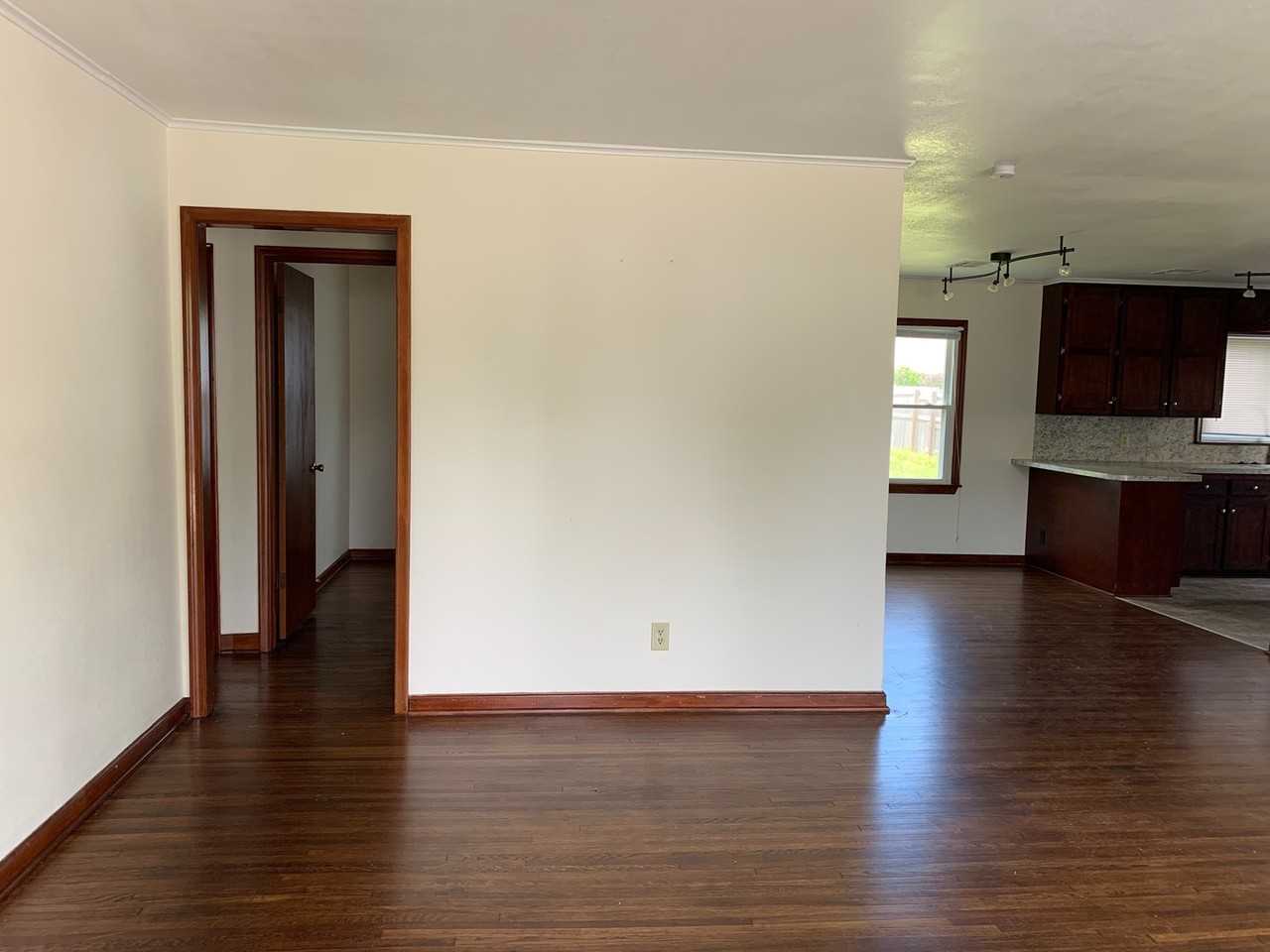 824 N Hudson Ave - Photo 2 of 12