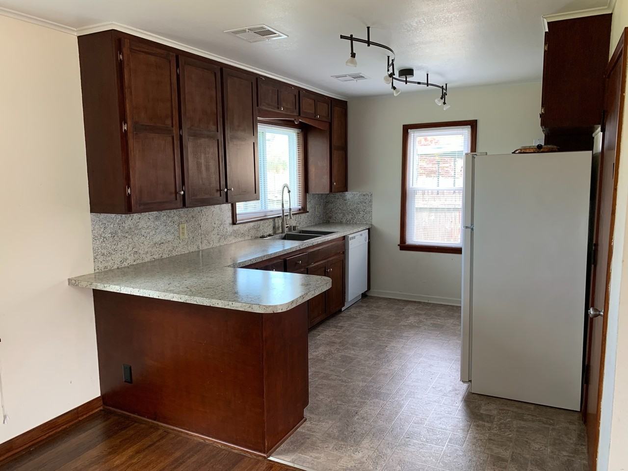 824 N Hudson Ave - Photo 3 of 12