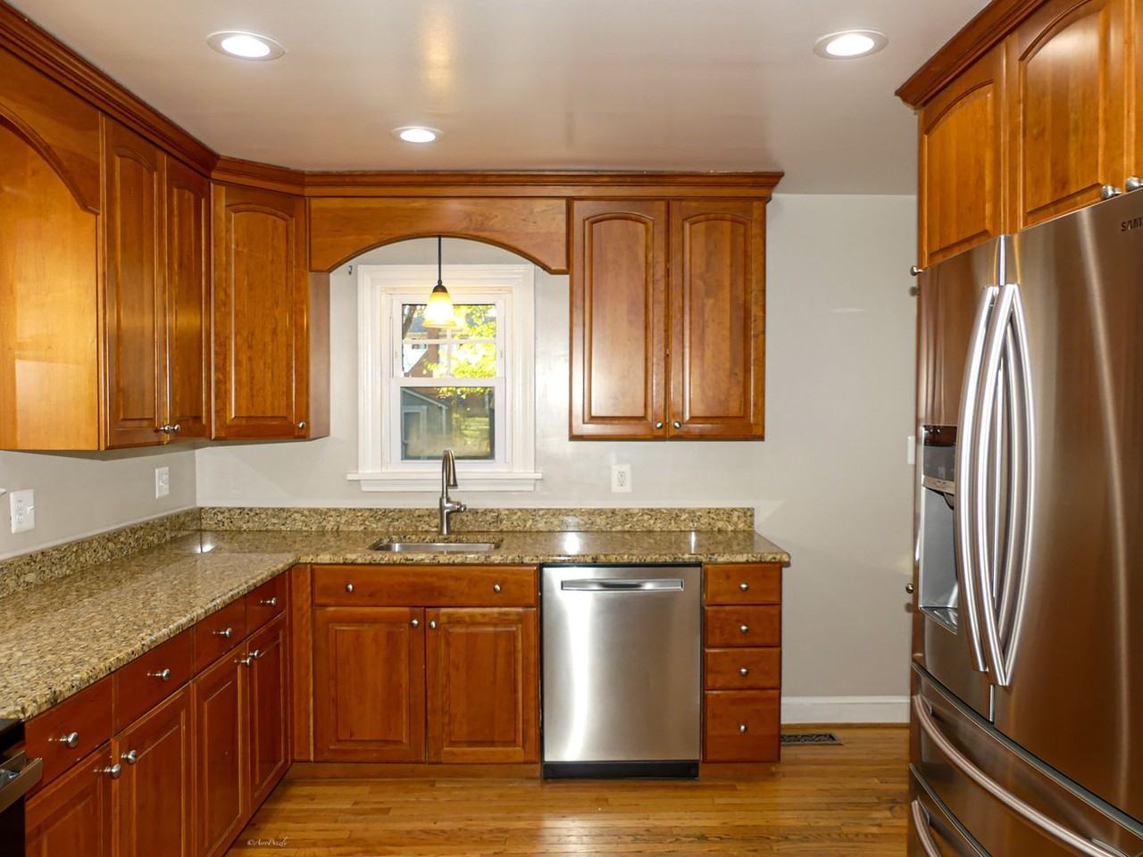903 Crestview Dr - Photo 5 of 30