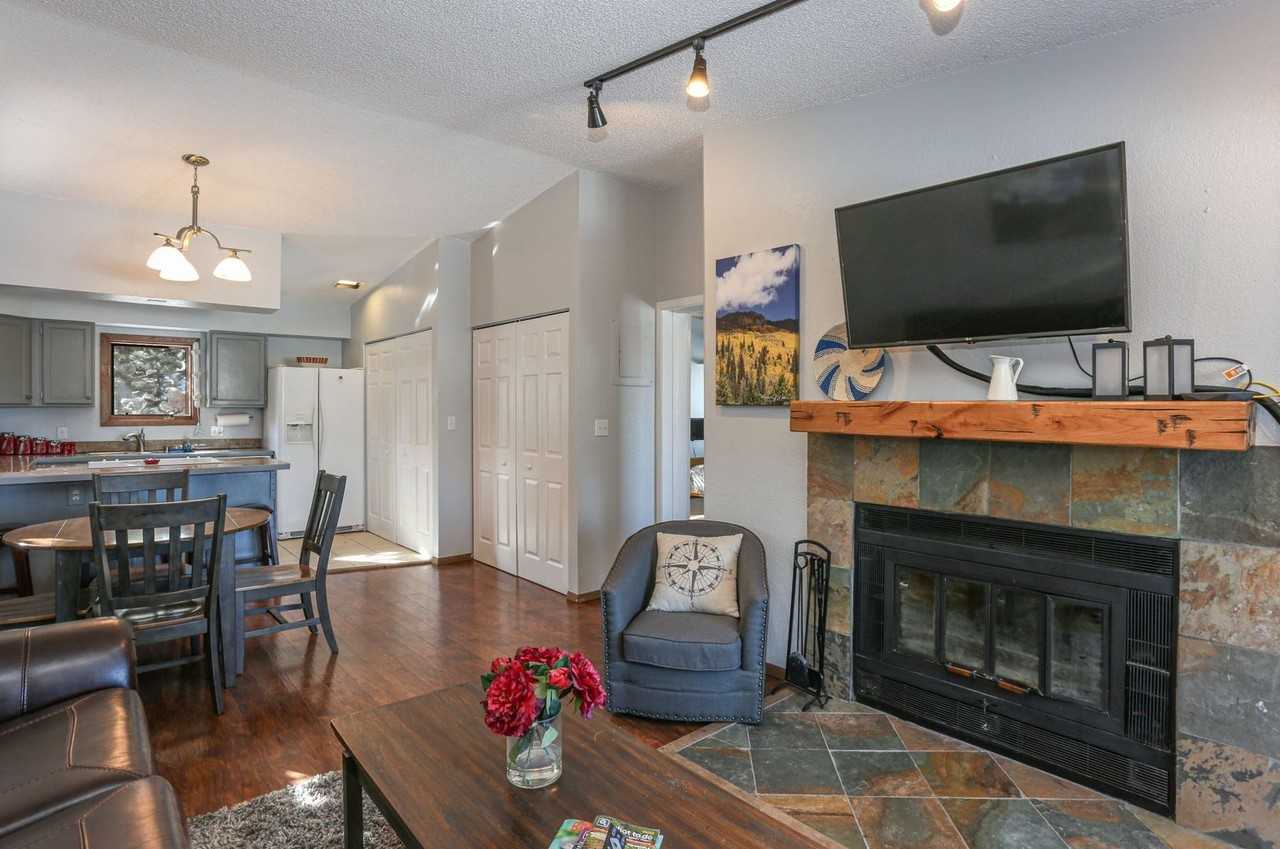 10 10 Hideaway - Photo 3 of 19