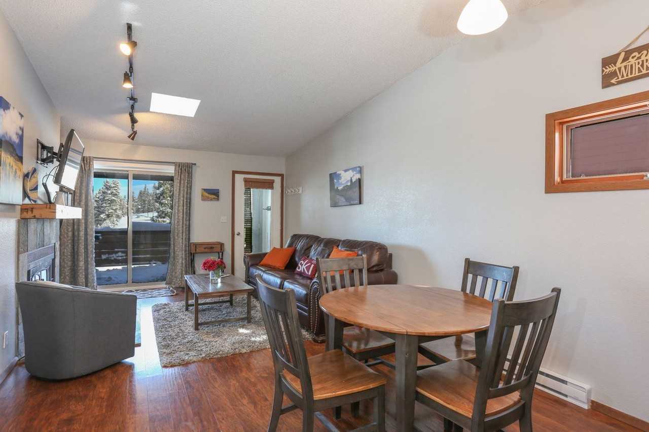 10 10 Hideaway - Photo 4 of 19