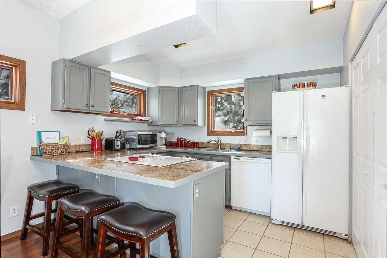 10 10 Hideaway - Photo 7 of 19