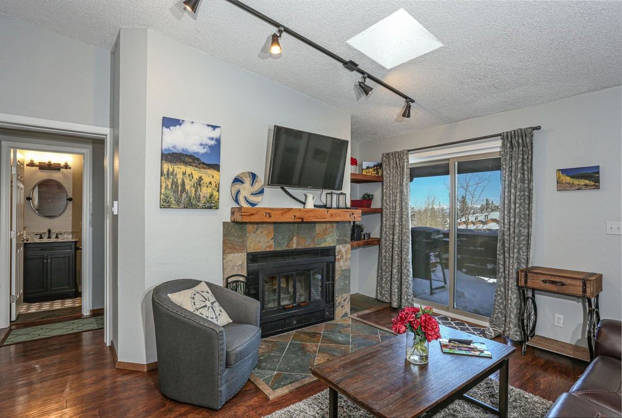 10 10 Hideaway - Photo 7 of 19