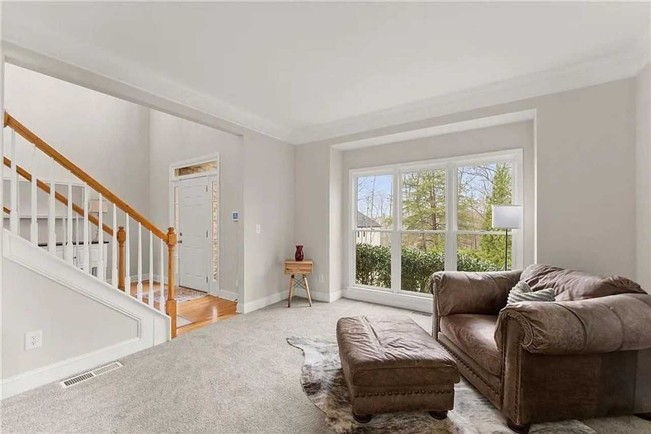 5987 Wellington Ave - Photo 5 of 21