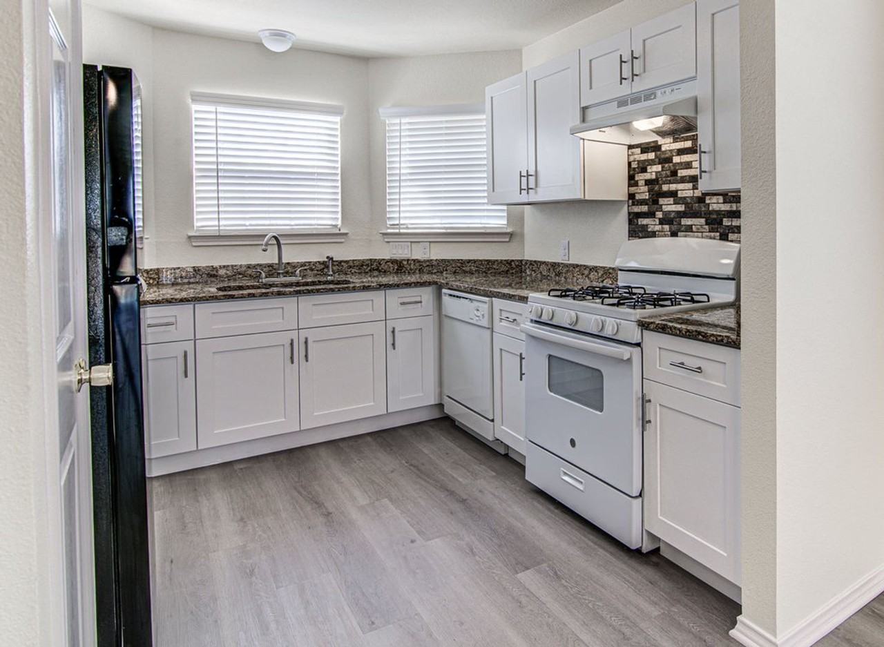 1604 Southwestern Trl - Photo 6 of 21