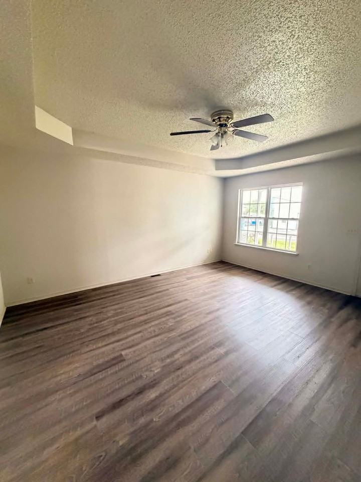 613 S Brownell Ave - Photo 3 of 14