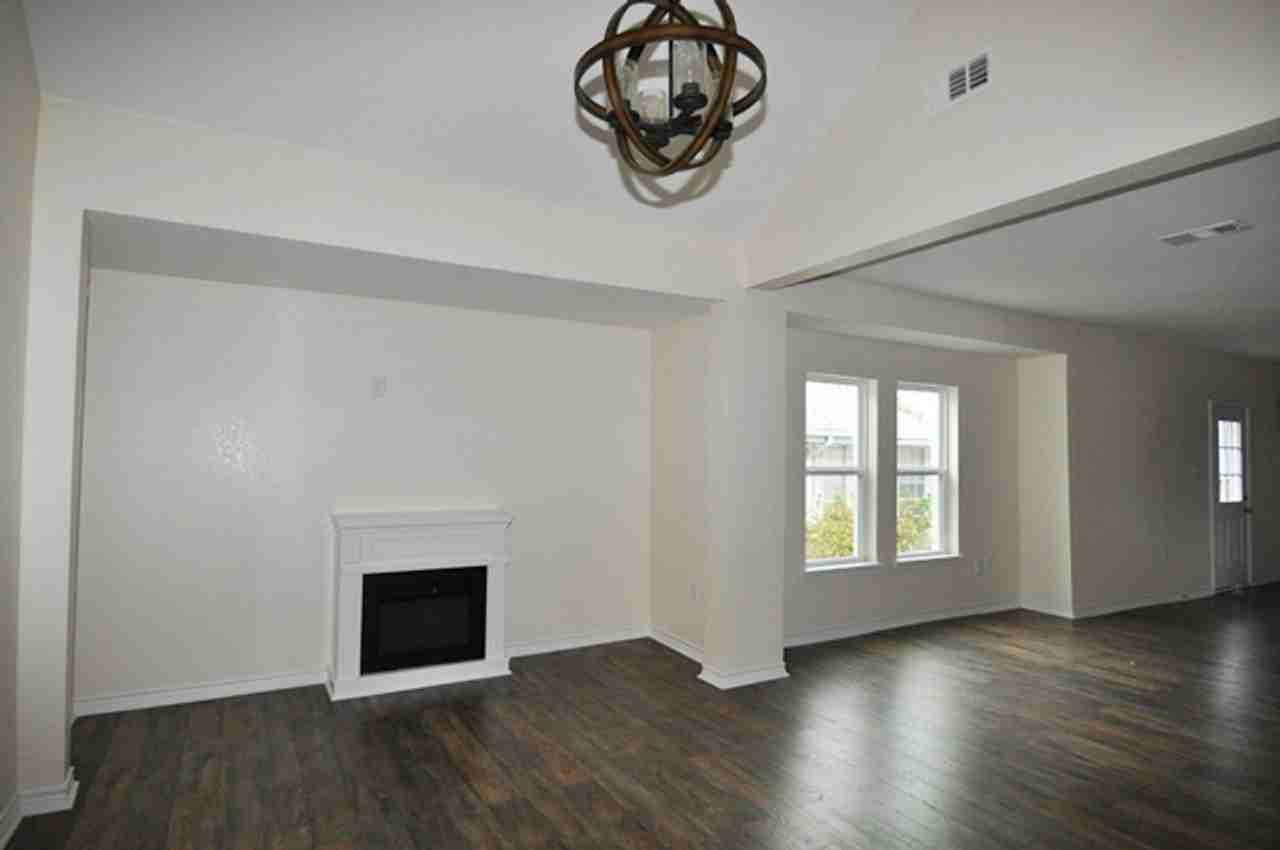 3225 S Adams St - Photo 7 of 26