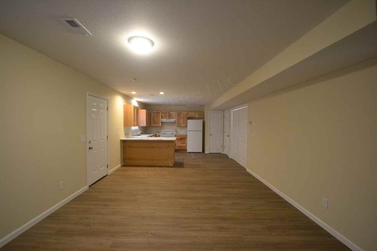 512 N Poplar St - Photo 4 of 18