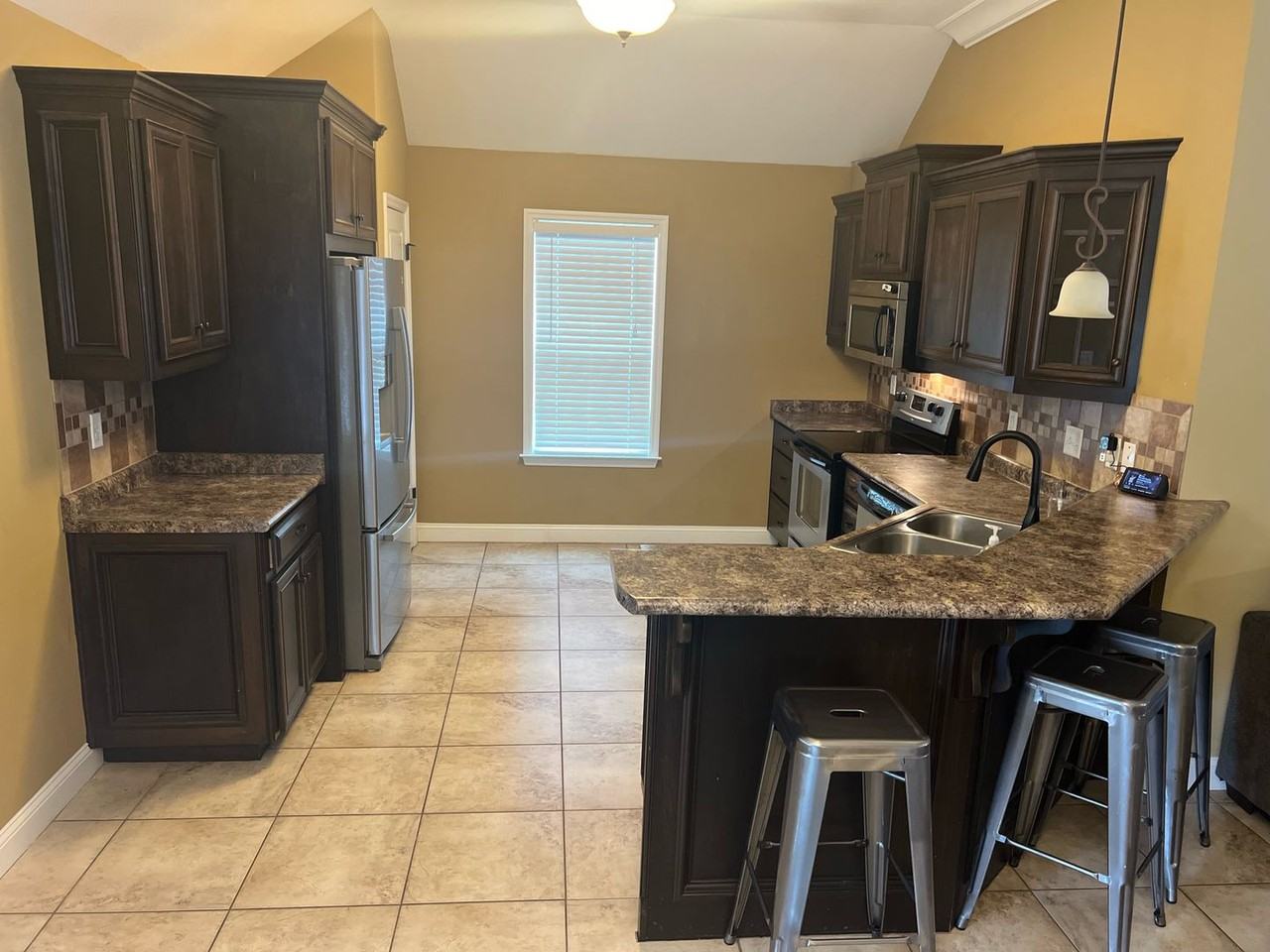 3986 Glen Laurel Dr W - Photo 3 of 9