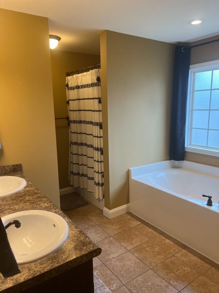 3986 Glen Laurel Dr W - Photo 5 of 9