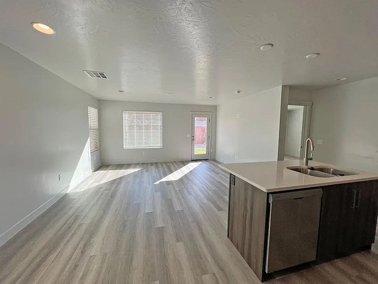 4104 E Phobos Ln - Photo 3 of 33