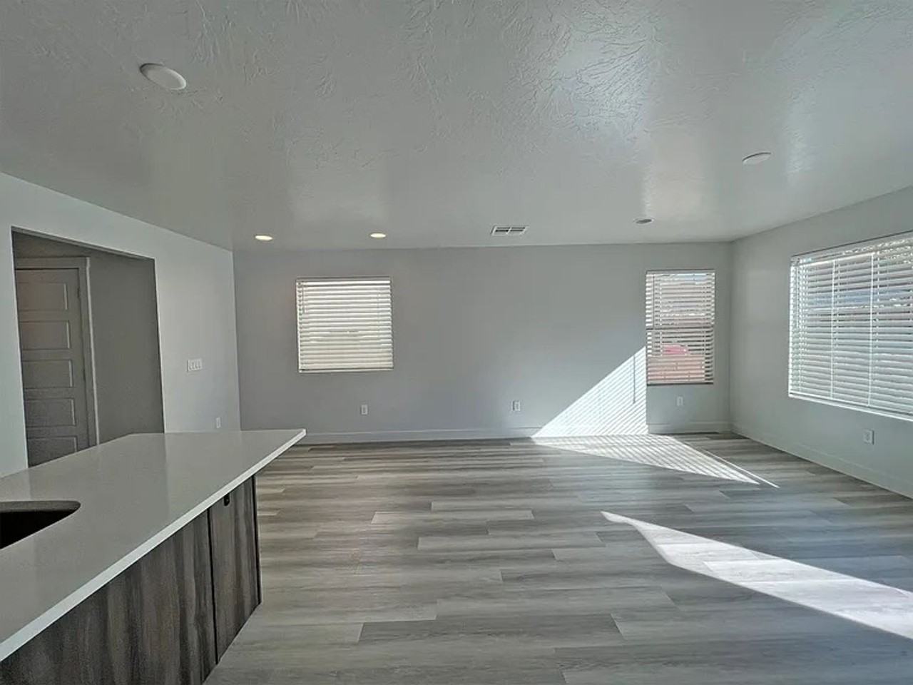 4104 E Phobos Ln - Photo 6 of 33