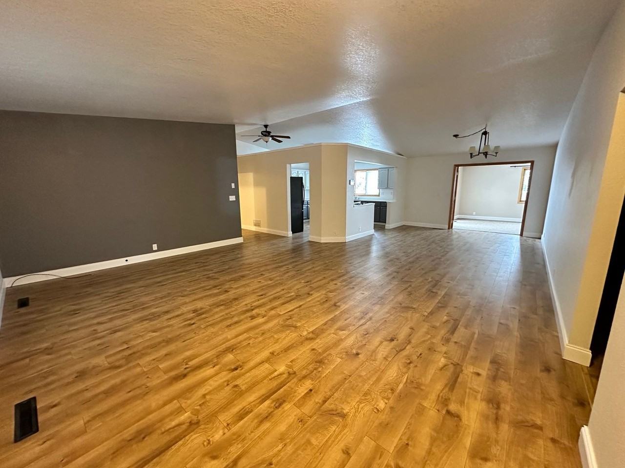 160 Meagher Ave - Photo 4 of 32