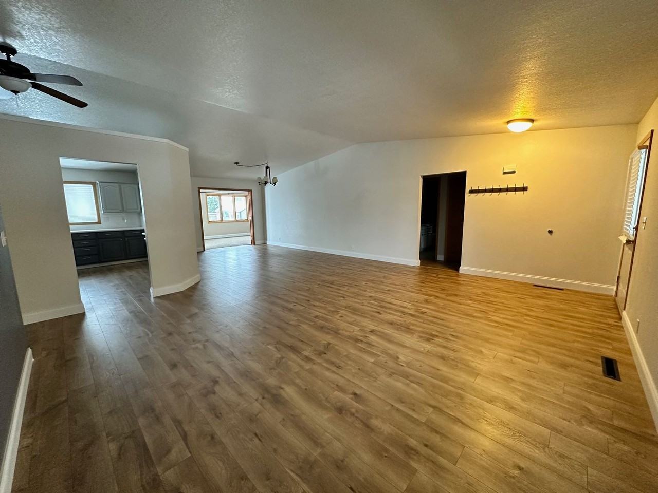 160 Meagher Ave - Photo 5 of 32