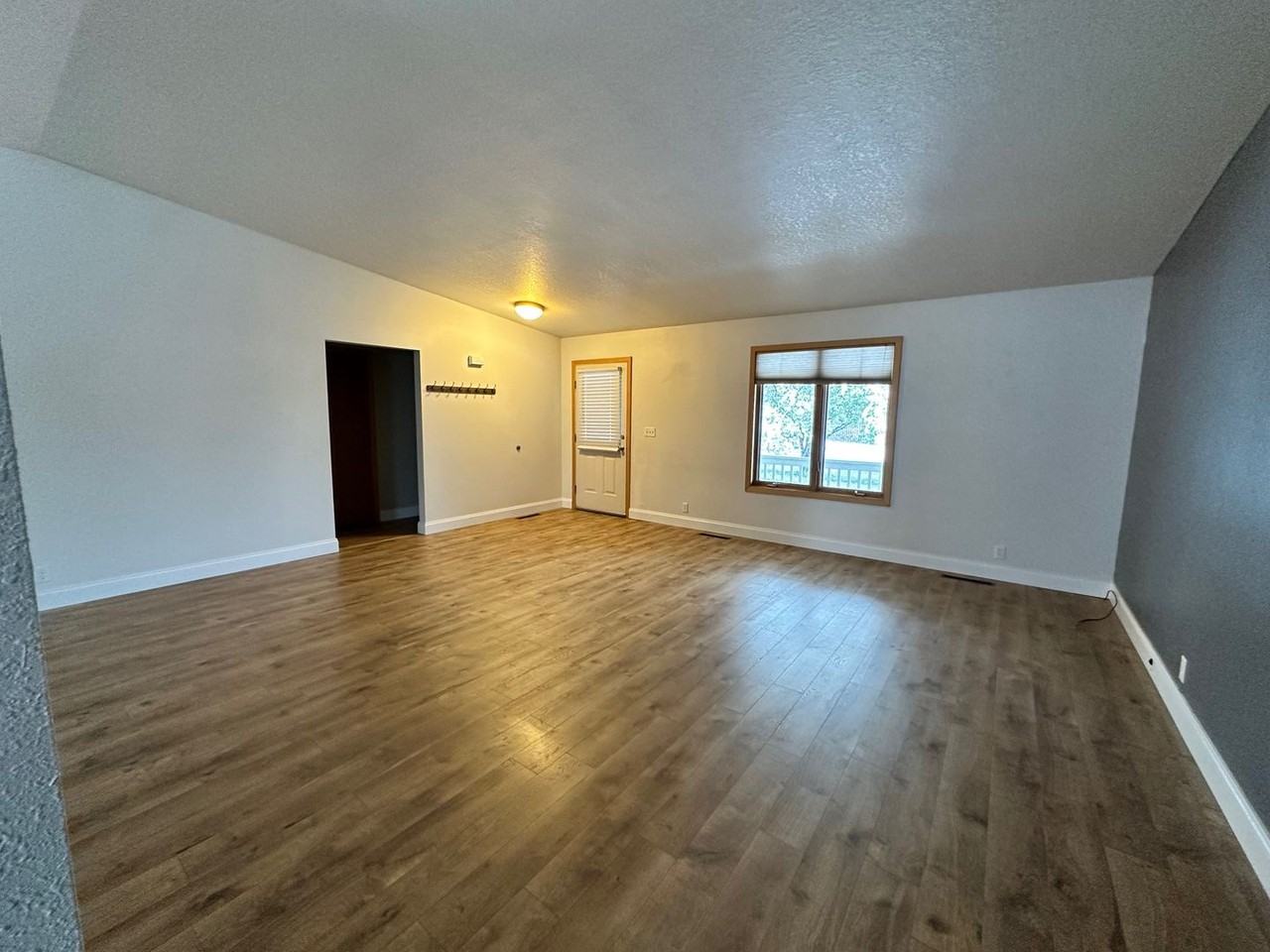 160 Meagher Ave - Photo 6 of 32