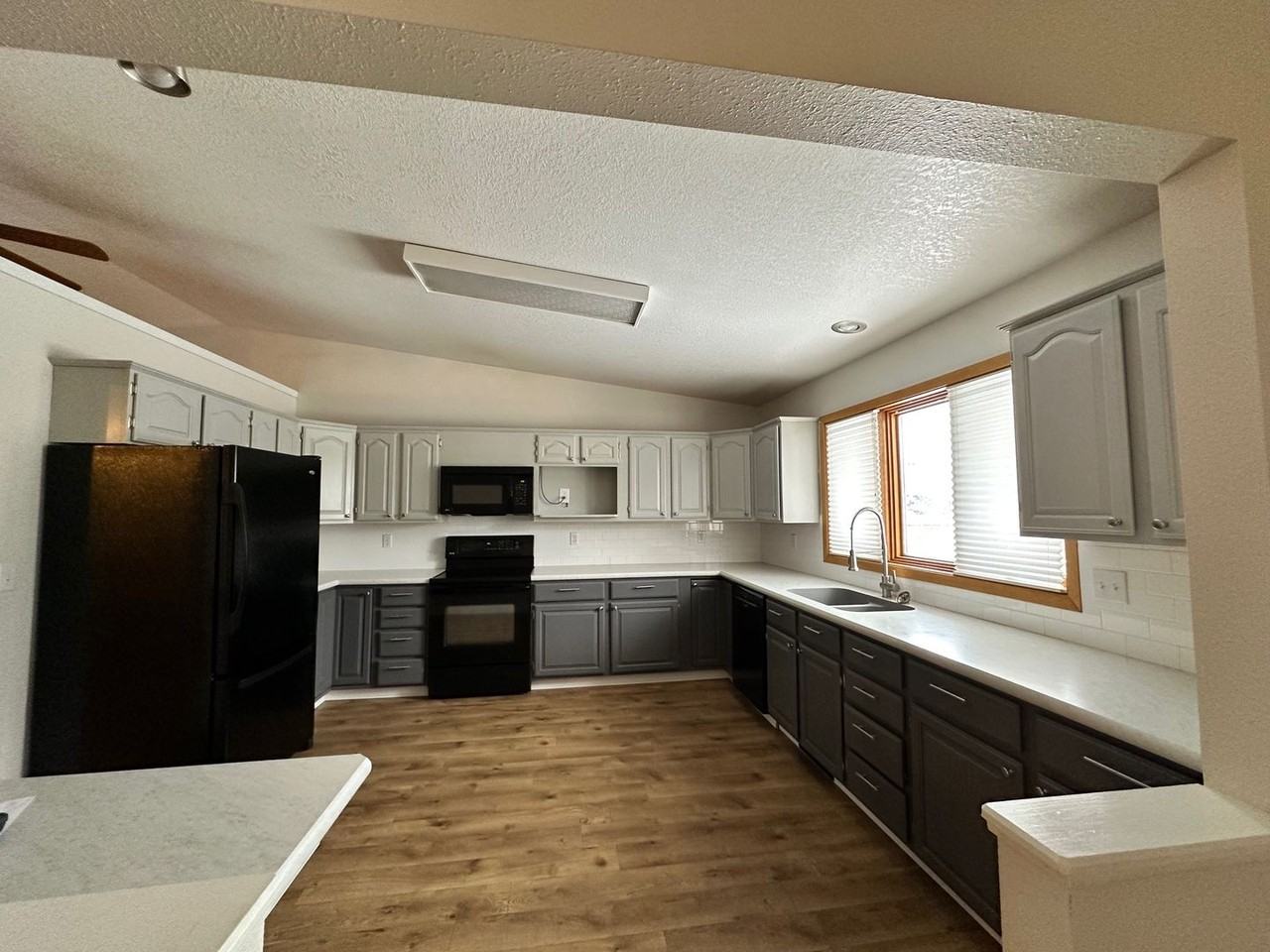 160 Meagher Ave - Photo 7 of 32