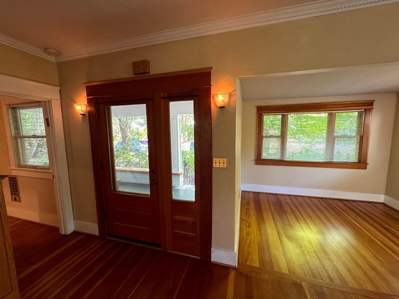 693 W 10th Ave - Photo 3 of 50