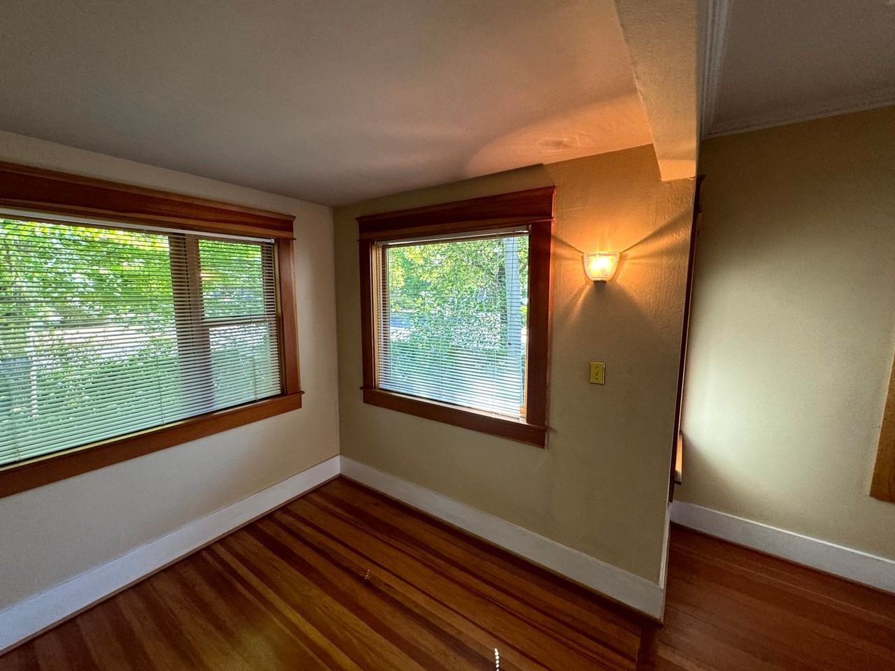 693 W 10th Ave - Photo 4 of 50