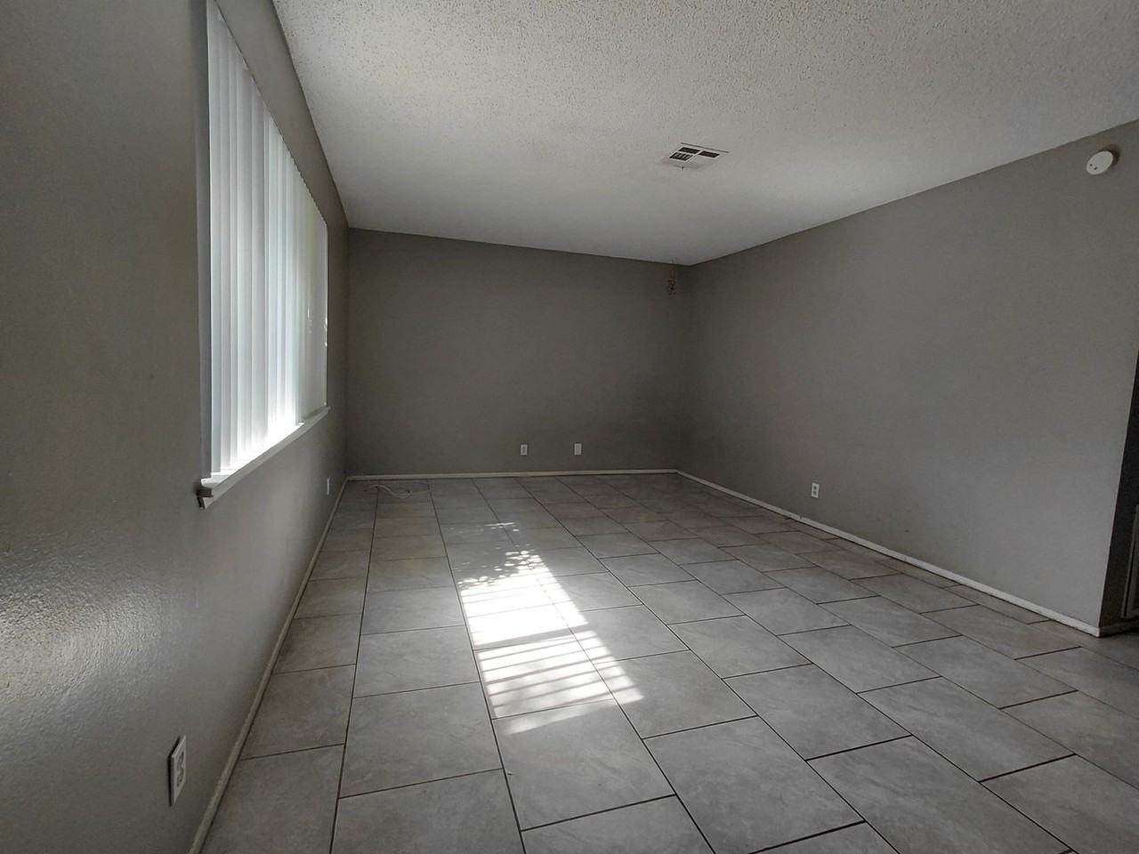 111 Greenbriar Townhouse Way - Photo 2 of 10